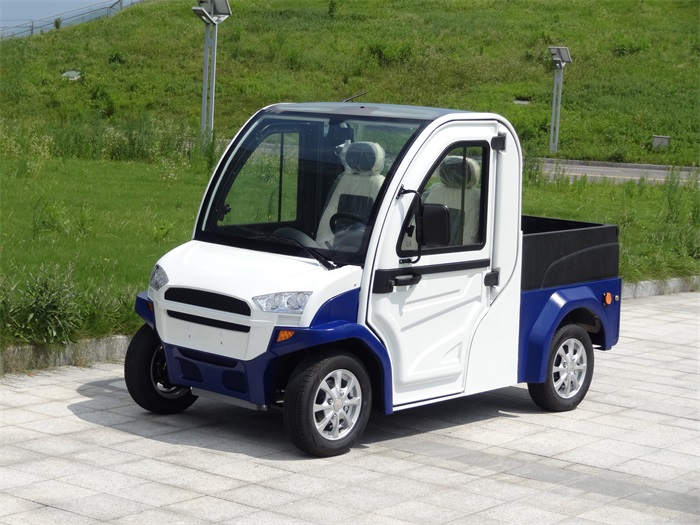 兩座帶斗皮卡電動巡邏車