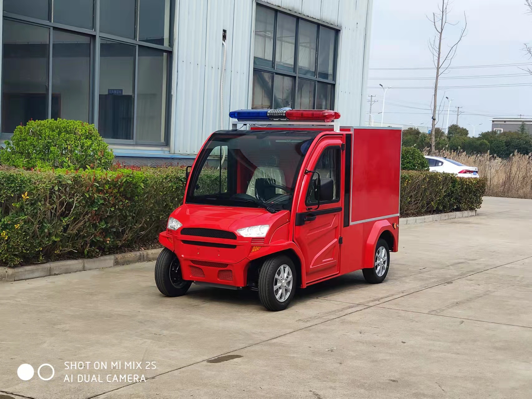 兩座電動消防車