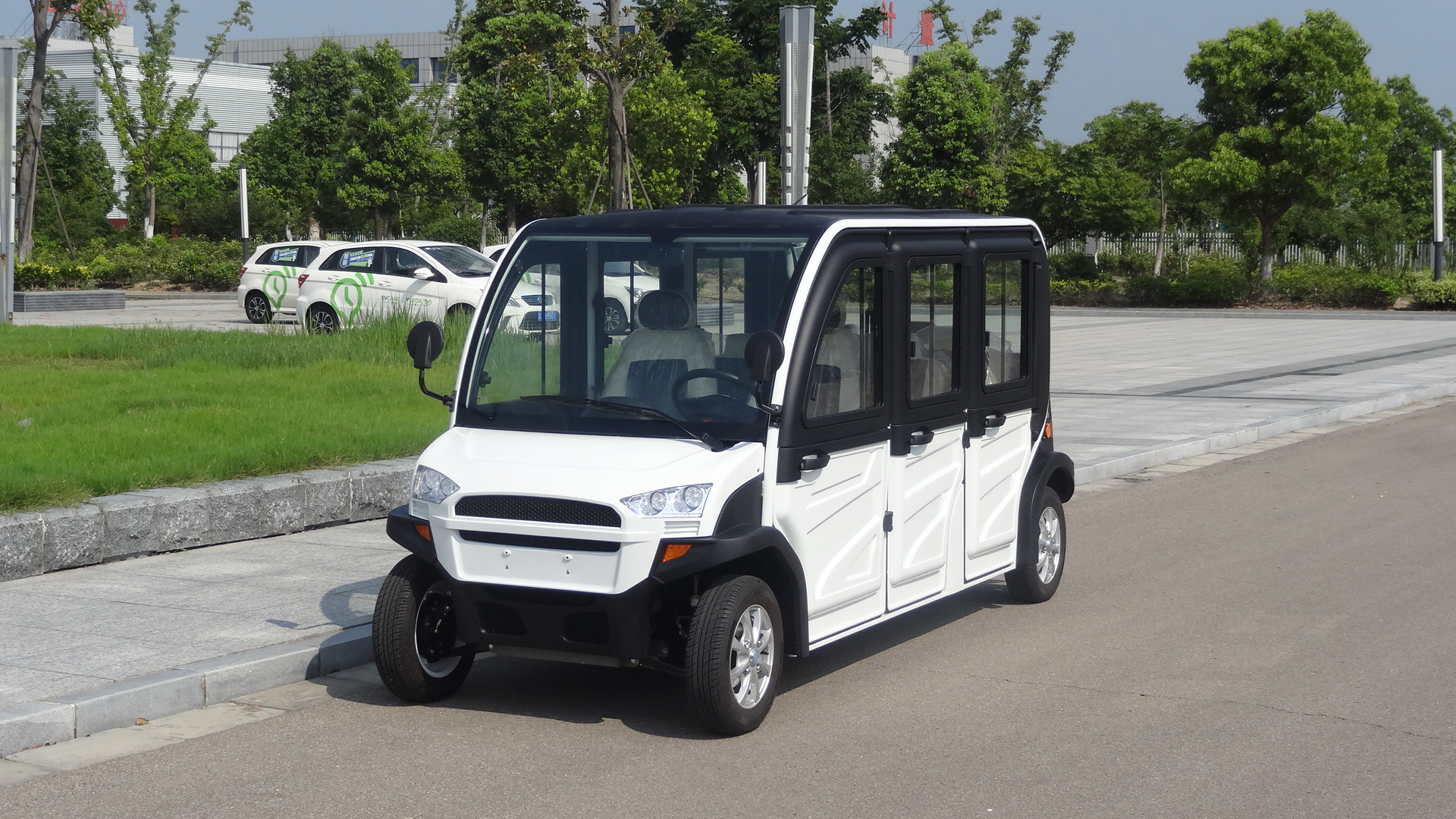 六座封閉式電動(dòng)觀光車